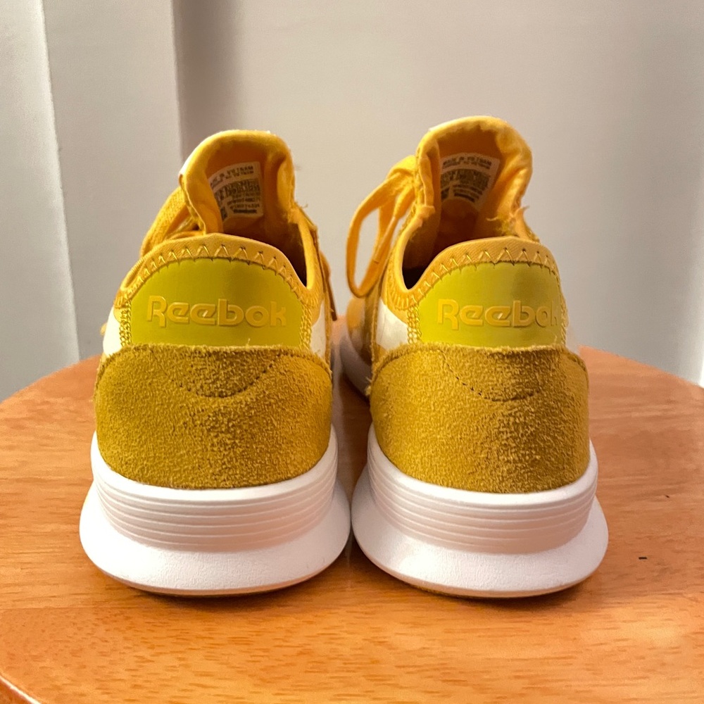 REEBOK // Golden Yellow Athletic Shoes Sneakers women 8.5 - Picture 6 of 10